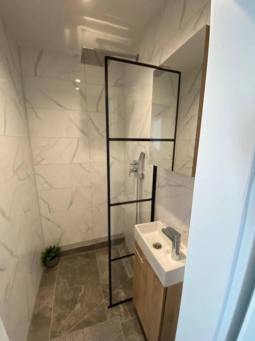 Nisay Home - 3 Room Apartment - A1 Людвігсбург Екстер'єр фото